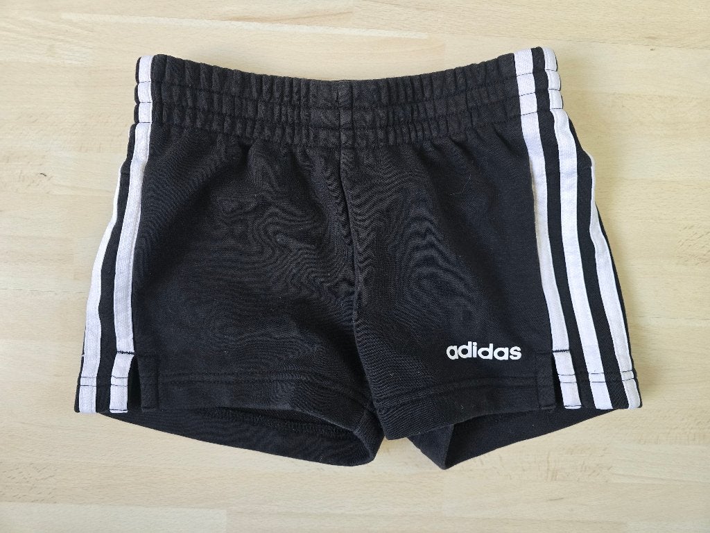 Zwarte korte sportbroek Adidas maat 140, Broek, Adidas, Ophalen of Verzenden, Zo goed als nieuw