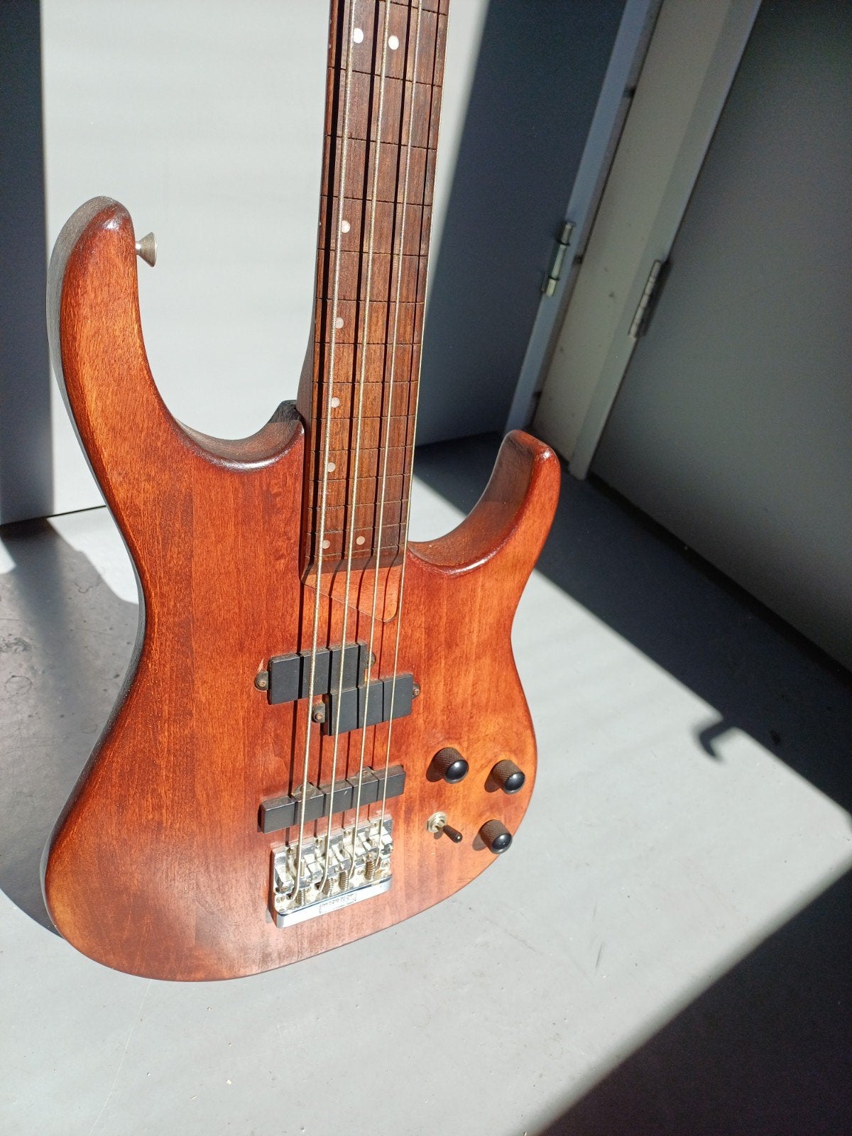 Fretless wooden Bass - basgitaar zonder frets, Ophalen, Ukelele
