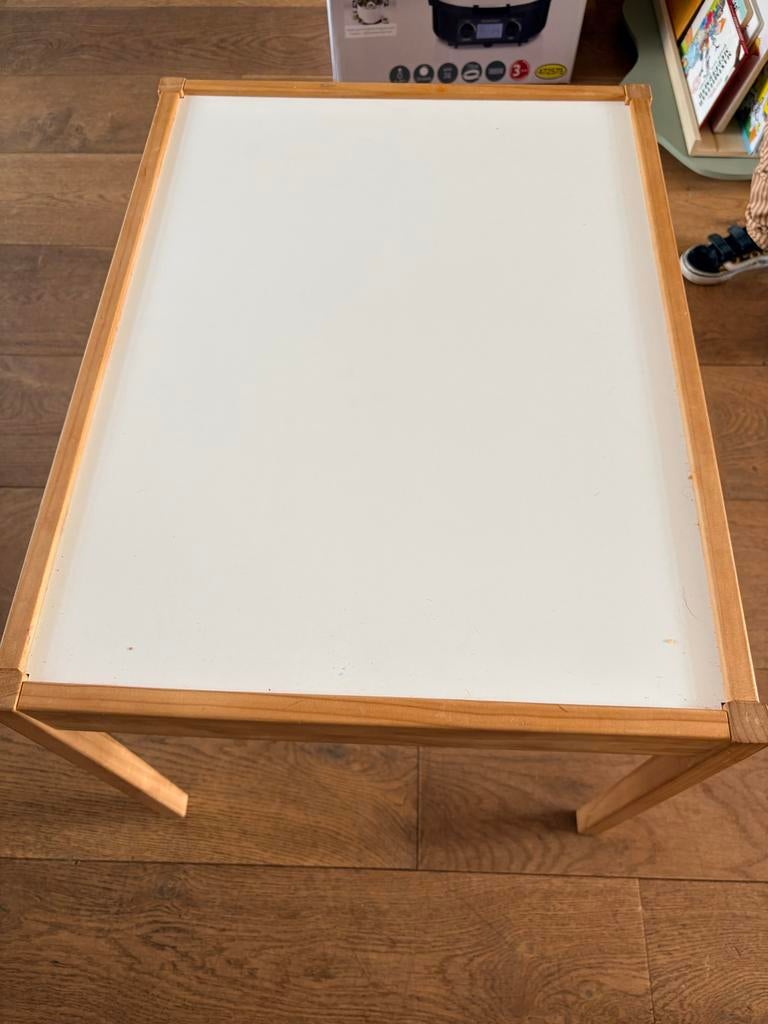 IKEA kinder tafeltje, wit met hout, Kinderen en Baby's, Kinderkamer | Tafels en Stoelen, Ophalen, Gebruikt, Tafel(s)