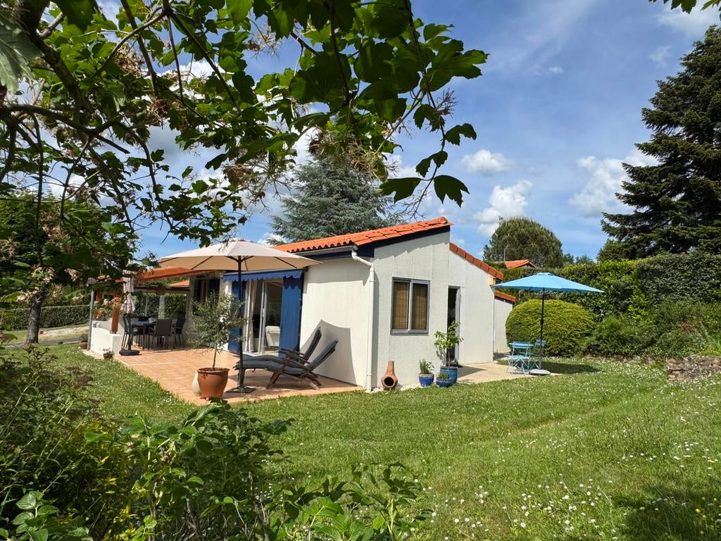 Vakantiehuis met 3 slaapkamers en 2 badkamers in de Charente, Vakantie, Vakantiehuizen | Frankrijk, Wasmachine, In bergen of heuvels