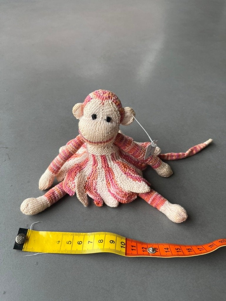 Roze fijngebreid aapje met jurkje, Verzenden, Nieuw