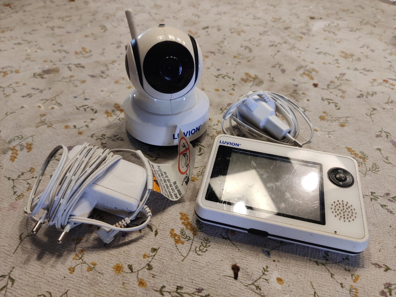 Luvion Essential Babyfoon met Camera en Terugspreekfunctie, Ophalen of Verzenden, Gebruikt, 250 meter of meer, Camera