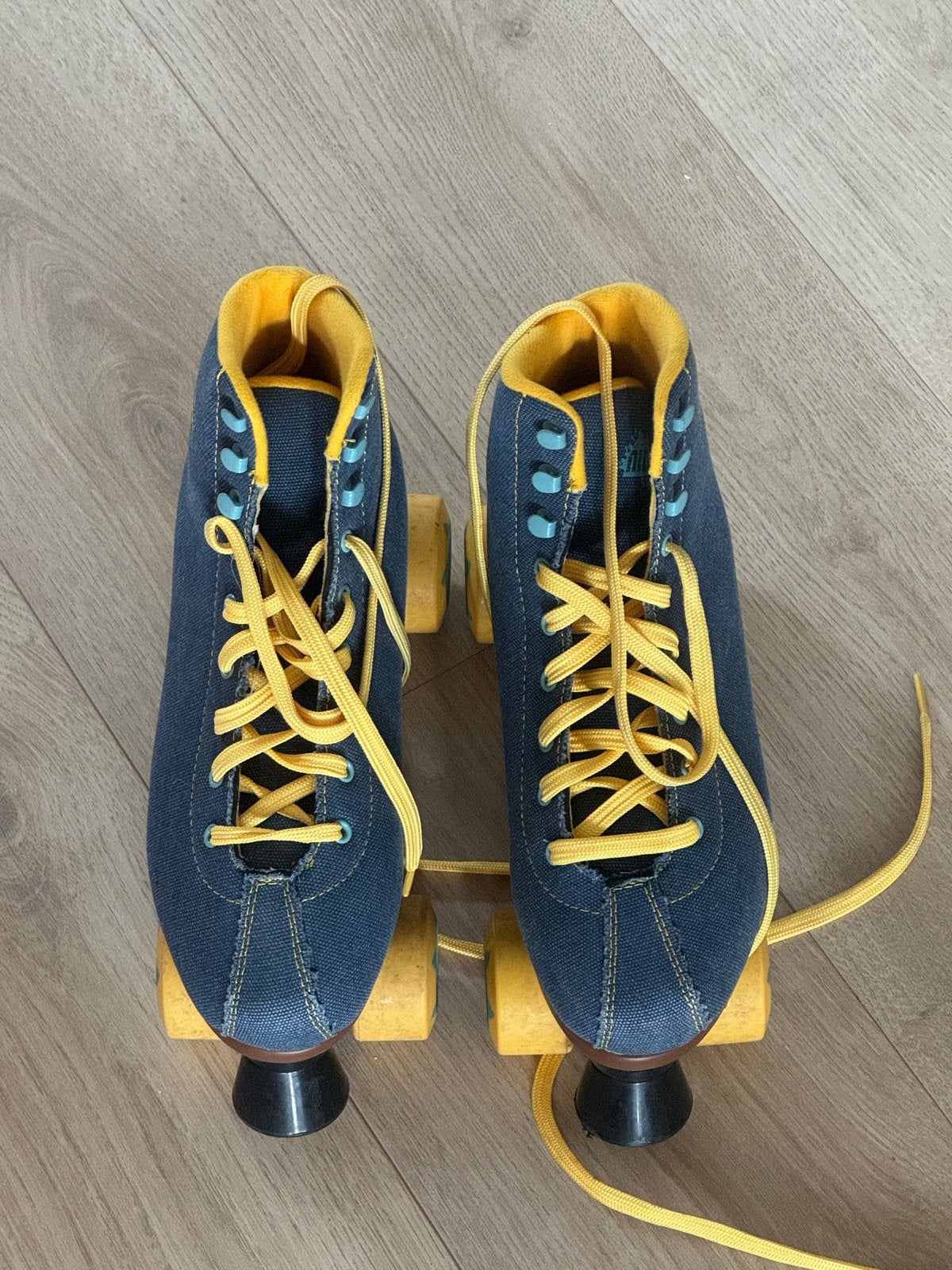 vintage rolschaatsen - Blauw met gele accenten, Ophalen of Verzenden, Zo goed als nieuw, Dames