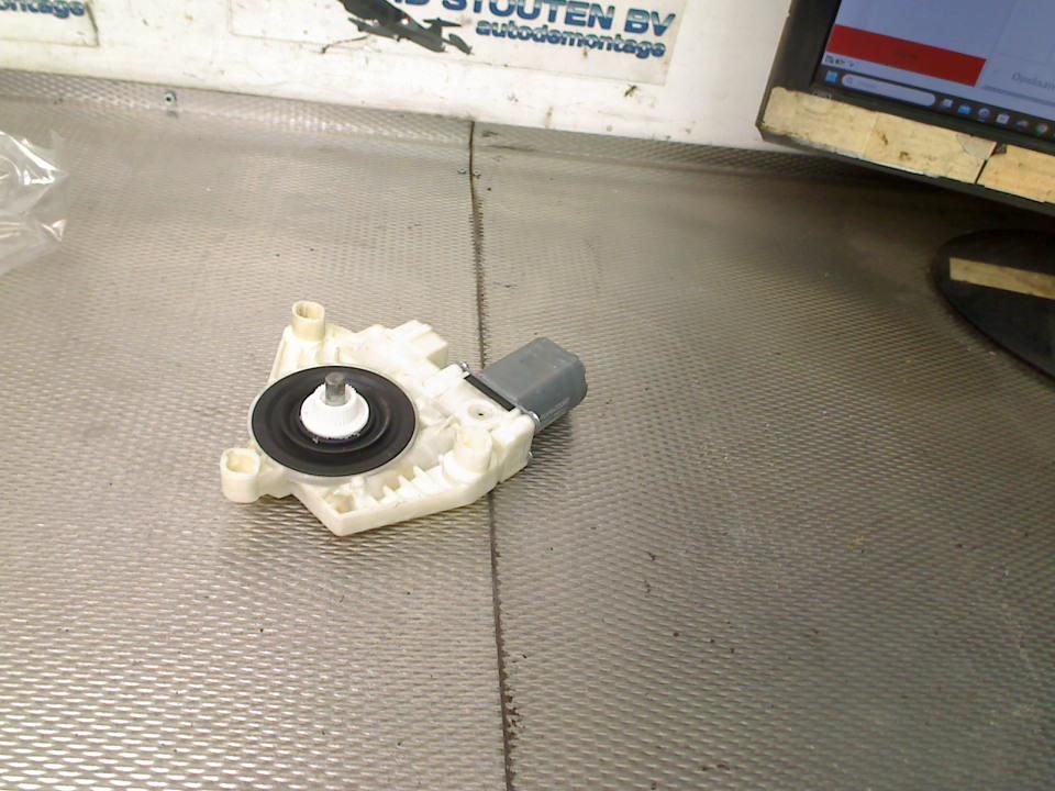 Motor Raammechaniek Links Voor C Estate (S205) 2014, Gebruikt, Mercedes-Benz AG, Mercedes-Benz, Mercedesstraße 120, Stuttgart 70372, , Duitsland