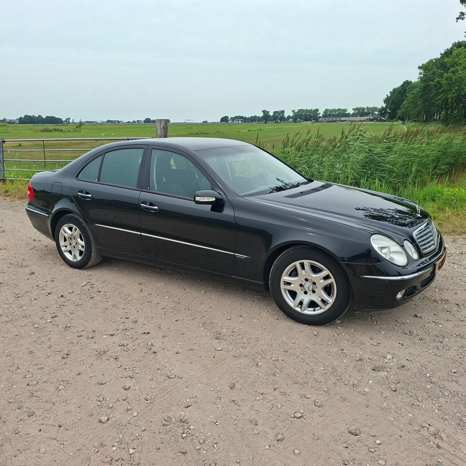 Heerlijke, complete  Mercedes E240 V6, voormalig ambassade, Auto's, Mercedes-Benz, Automaat, Achterwielaandrijving, 2597 cc, 1505 kg