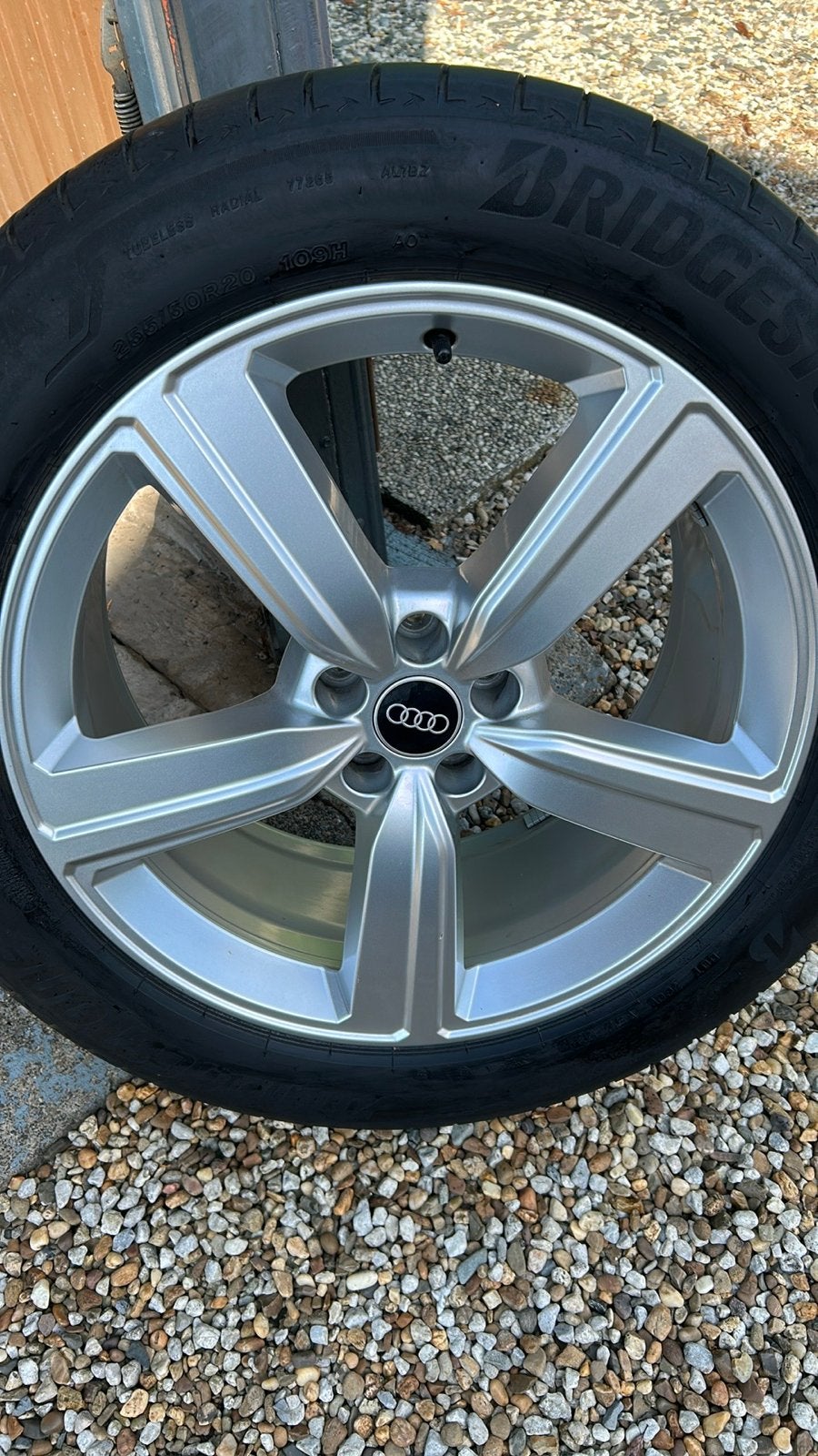 Audi  20 inch velgen met Bridgestone banden, Ophalen, Gebruikt, 255 mm, Banden en Velgen