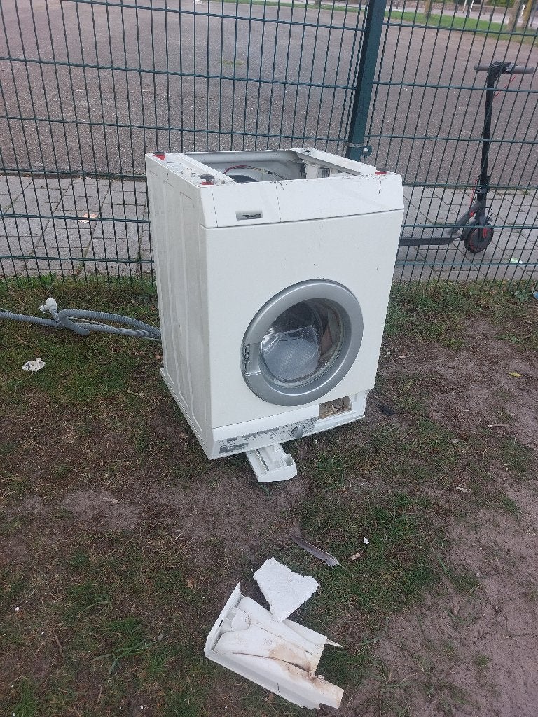 Gloed nieuwe wasmasine die mrbeast op zijn slaapkeskamer had