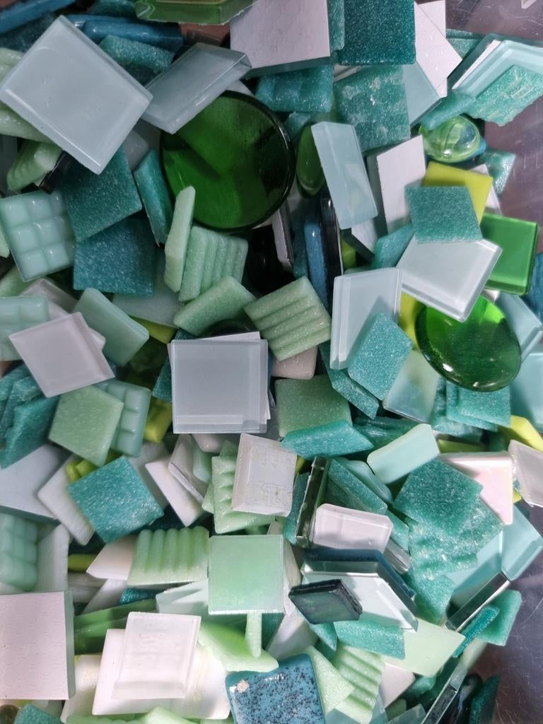 Mozaieksteentjes mix 1 kilo groen wit aqua, Hobby en Vrije tijd, Knutselen, Ophalen of Verzenden, Nieuw, Knutselmateriaal
