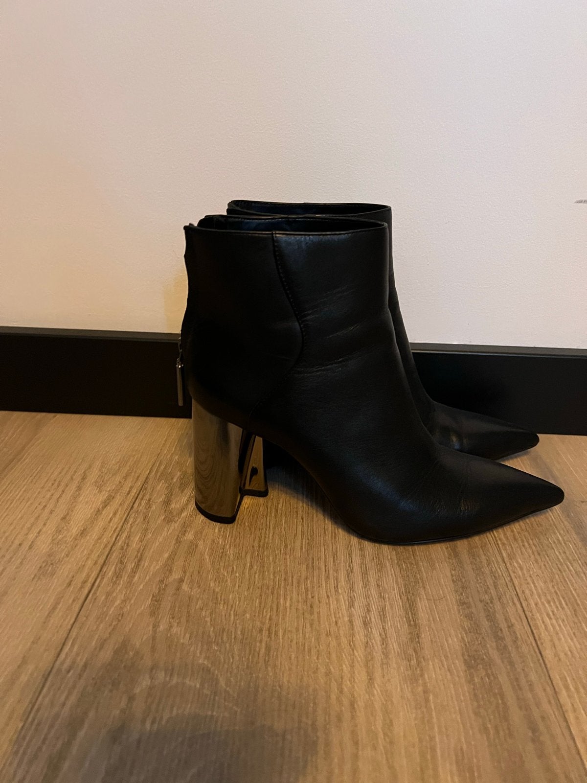 Zara Zwarte enkellaarzen met hak - Maat 39, Kleding | Dames, Schoenen, Ophalen of Verzenden, Zo goed als nieuw, Zwart, Lage of Enkellaarzen
