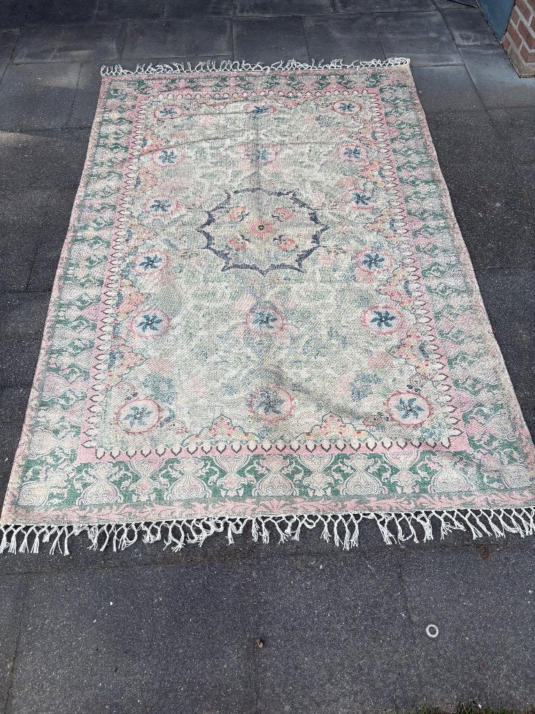 Foto 2 van Rozenkelim vloerkleed