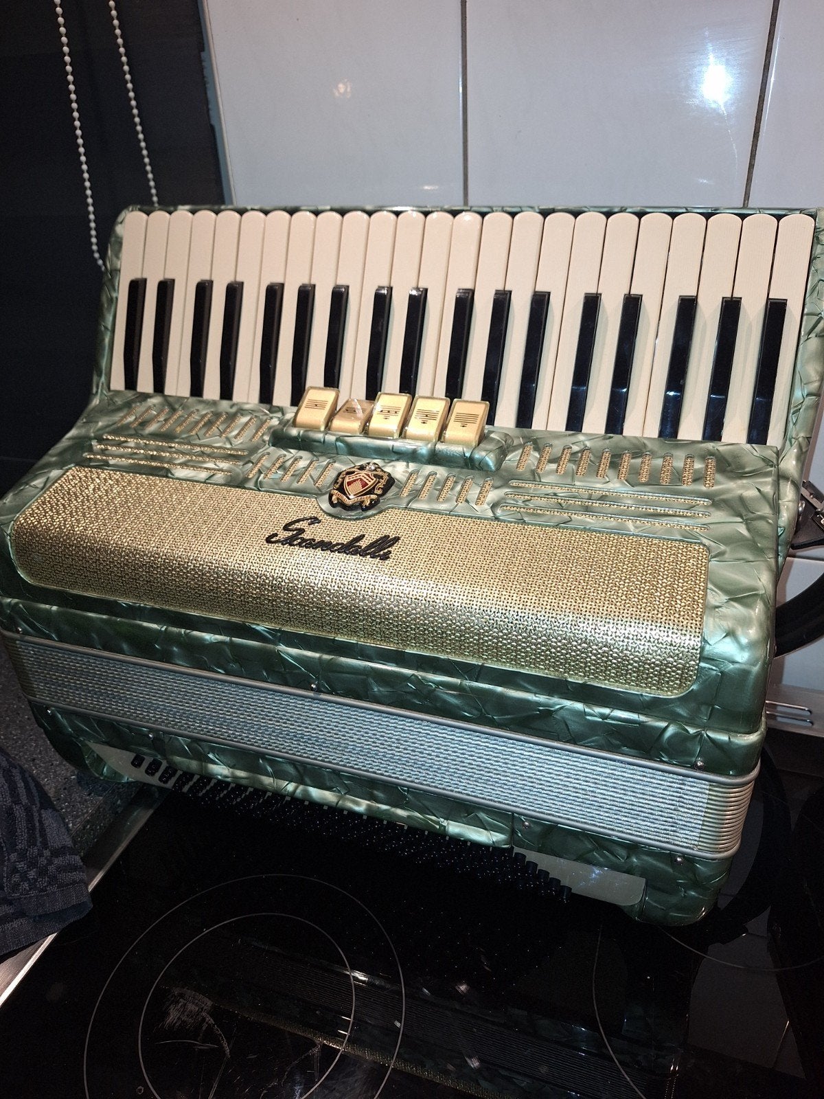 Scandalli Accordeon 120-bas met handgemaakte tongen, Scandalli, Met koffer, Zo goed als nieuw, 120-bas