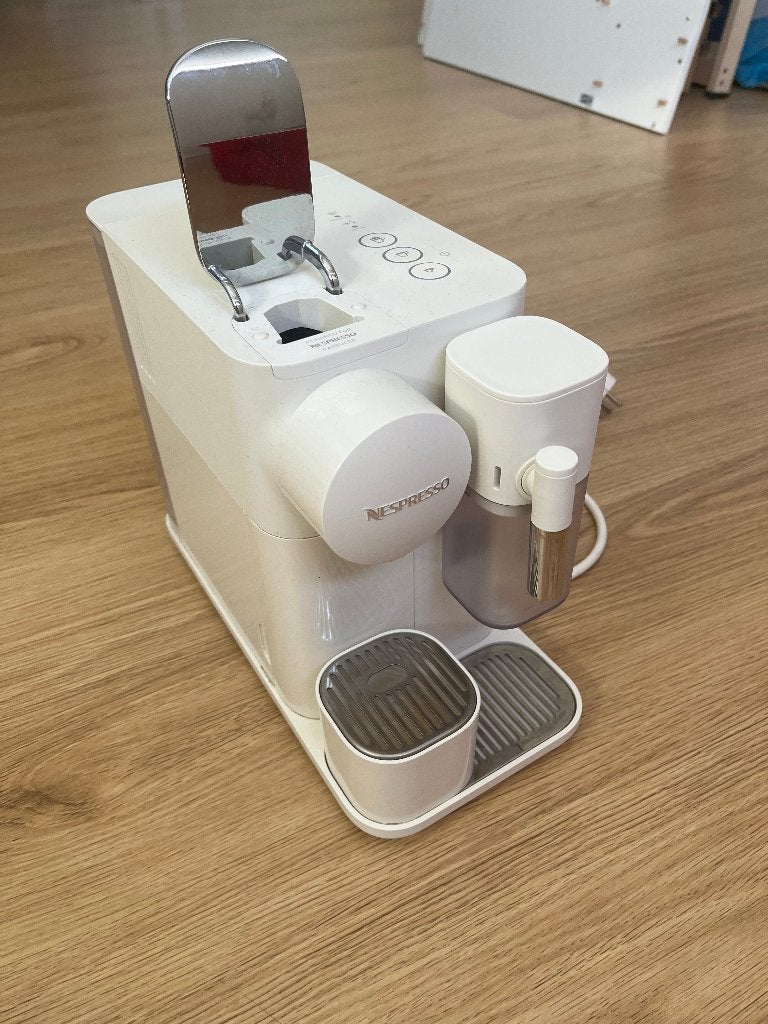 De'Longhi Nespresso Lattissima One, Koffiepads en cups, Koffiemachine, Ophalen of Verzenden, Zo goed als nieuw
