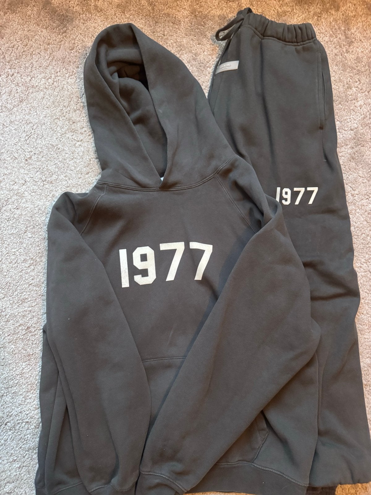 Essentials Fear of God 1977 Hoodie & Joggingbroek Set Groen, Kleding | Heren, Overige Herenkleding, Ophalen of Verzenden, Gedragen