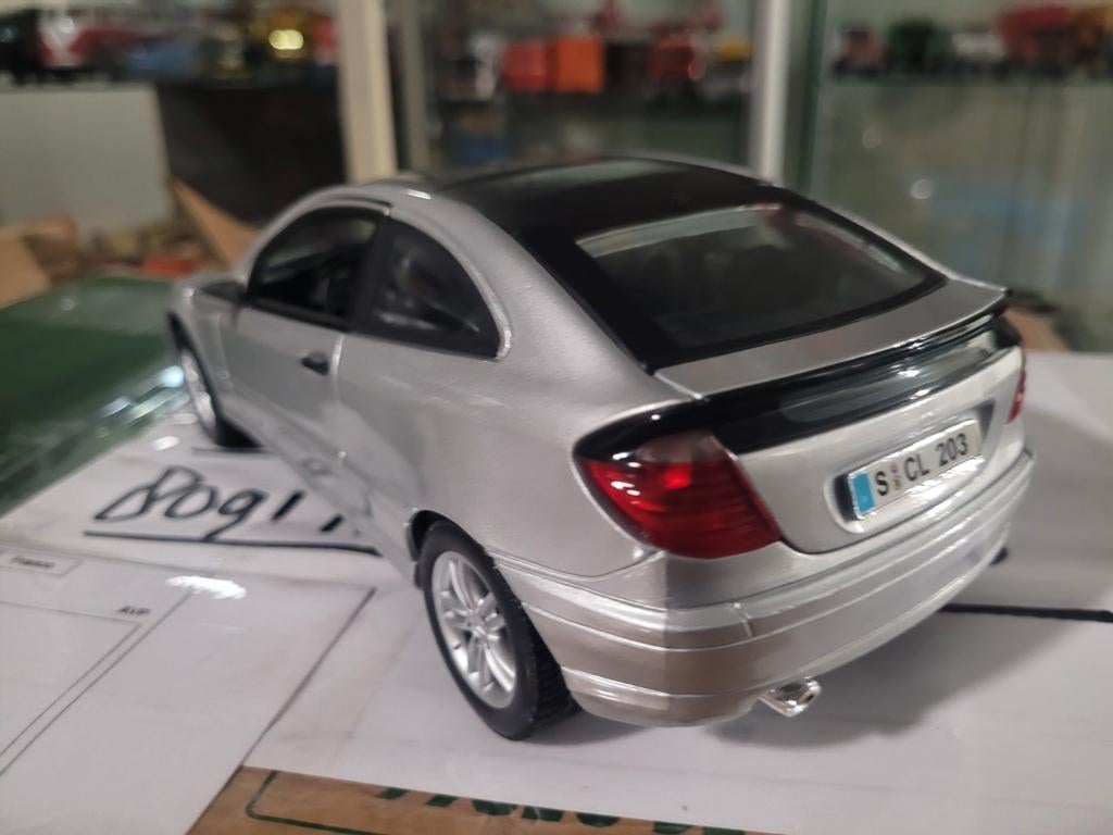 Mercedes coupe, Hobby en Vrije tijd, Modelauto's | 1:18, Maisto, Auto, Ophalen of Verzenden, Maisto