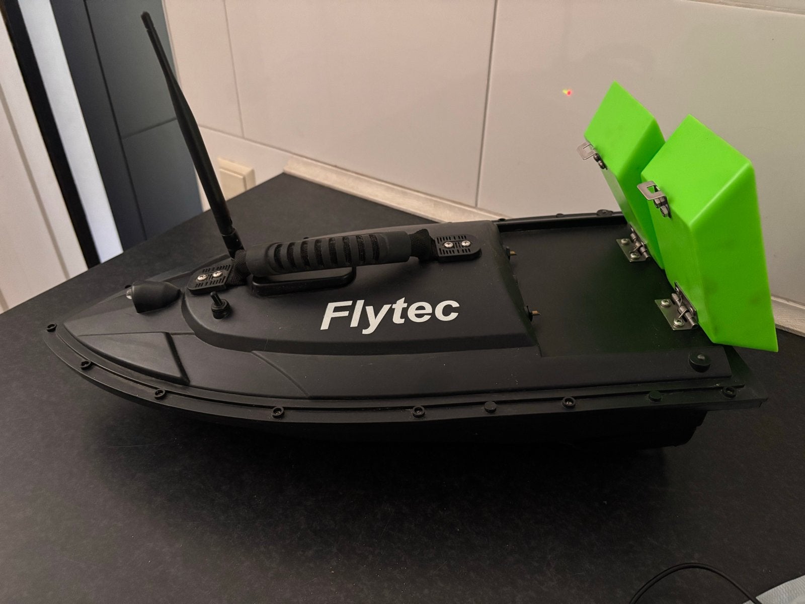 Voerboot Flytec met 2 accu's, lader en extra propellers, Watersport en Boten, Ophalen, Gebruikt, Overige typen