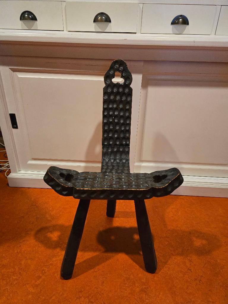 Spaanse driepootstoel, Antiek en Kunst, Antiek | Meubels | Stoelen en Banken, Ophalen