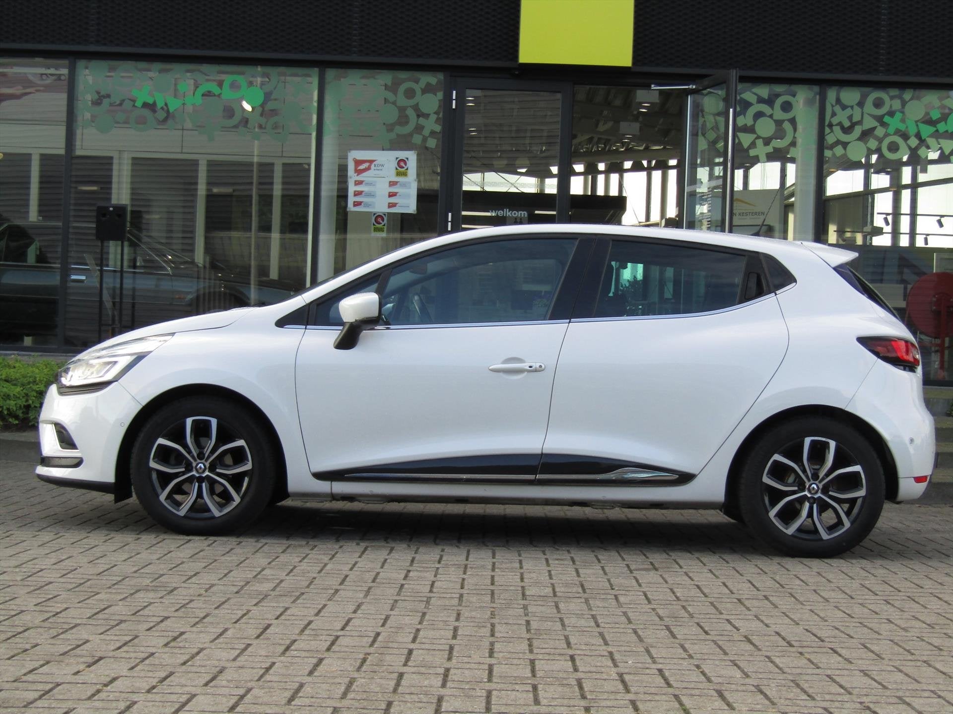 RENAULT Clio TCe 90pk Intens Bose / Trekhaak / Camera Panora, Keurmerk '100% Onderhouden', 898 cc, Gebruikt, Leder en Stof