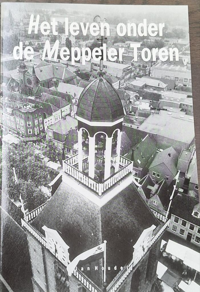 Het leven onder de Meppeler Toren - Gelezen exemplaar, Ophalen of Verzenden, 20e eeuw of later, Gelezen, Jan Houdek