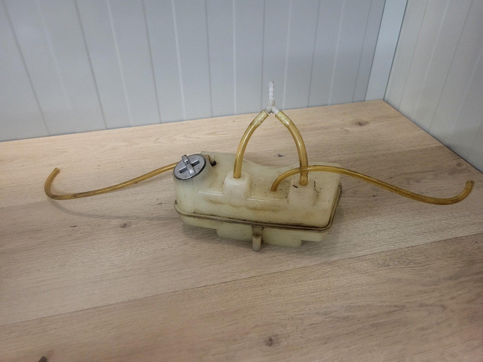 Fg tankje, Ophalen of Verzenden, Overige schalen, Benzine, Onderdeel