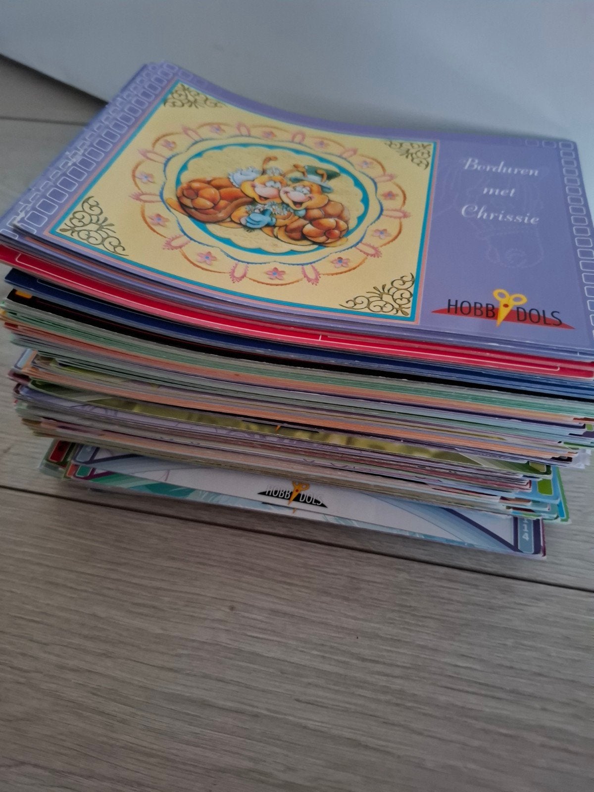 Hobbydols borduren verschillende nummerss, Ophalen of Verzenden, Zo goed als nieuw, Knutselboek