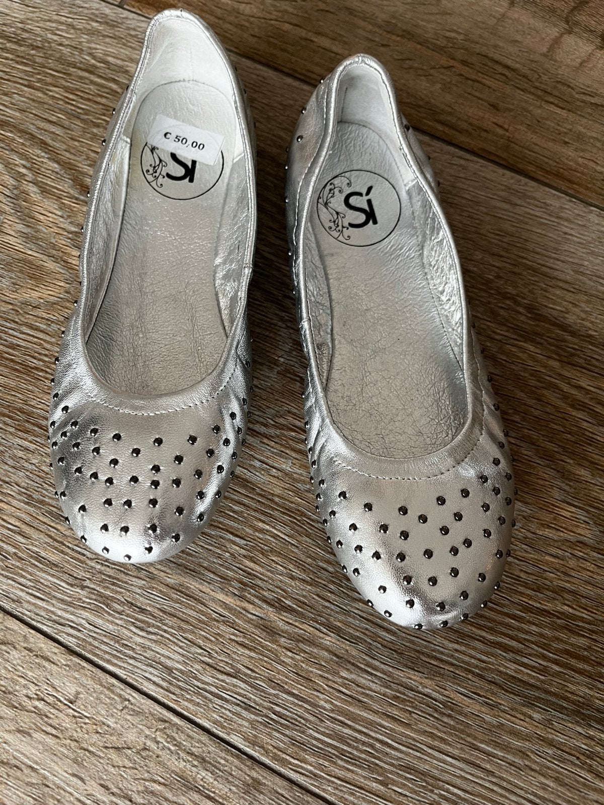 Nieuw: Zilveren ballerina's met studs - Maat 36, Kleding | Dames, Overige kleuren, Nieuw, Ballerina's, Ophalen of Verzenden