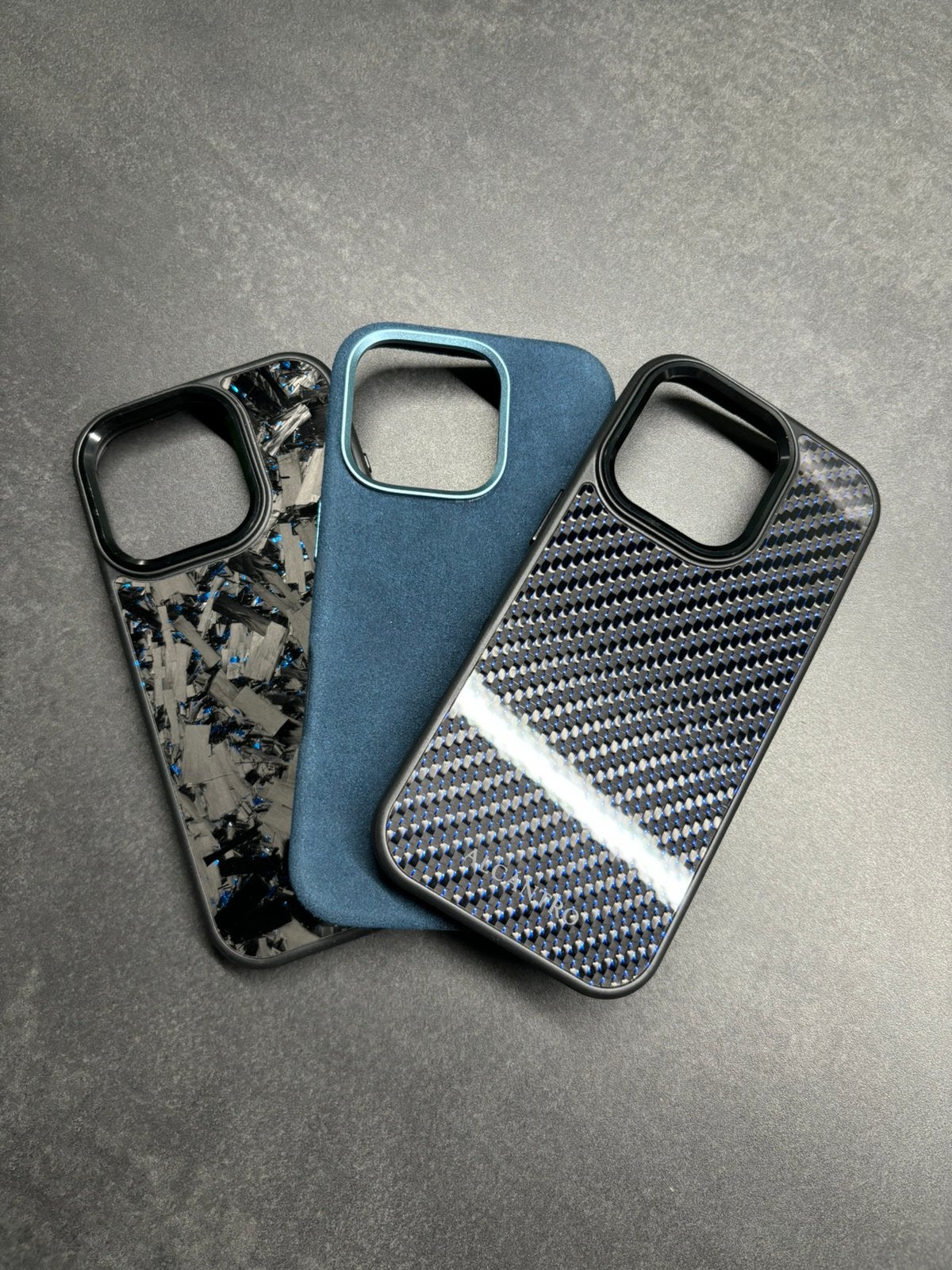Carbon & Alcantara iPhone hoesjes SALE!!, Telecommunicatie, Ophalen of Verzenden, Nieuw, Draadloos opladen, IPhone 16 Pro
