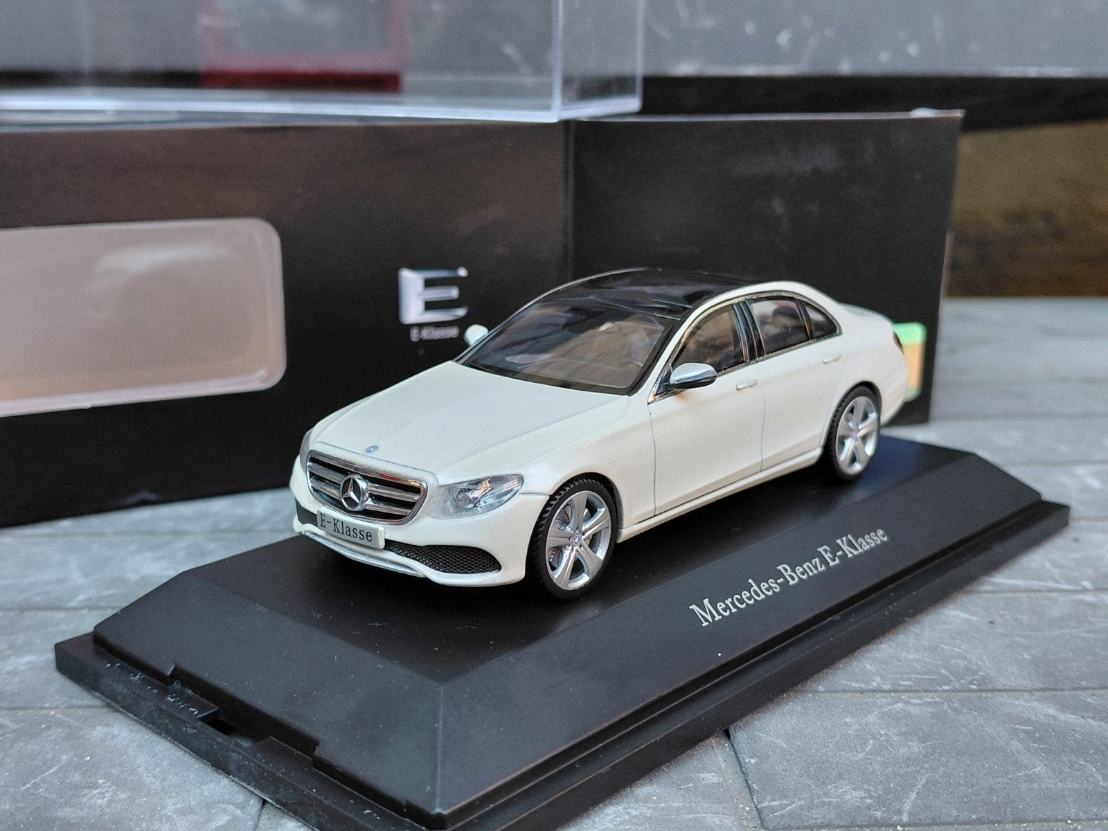 Mercedes E-Klasse W213 sedan Diamantweiss bright 1/43 Kyosho, Ophalen of Verzenden, Nieuw, Auto, Kyosho