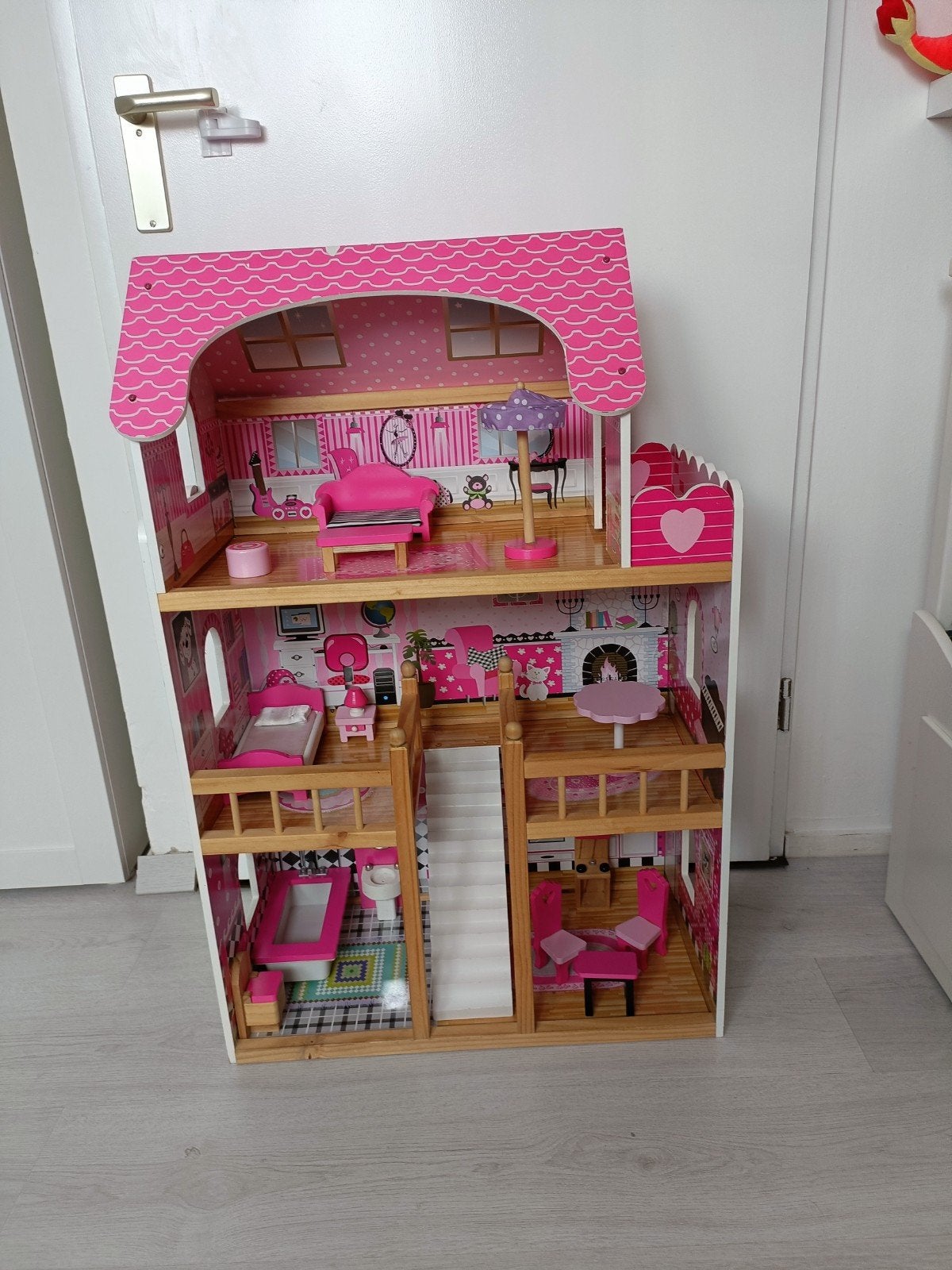 Groot Houten Poppenhuis met Meubels - Roze 90x60cm, Ophalen of Verzenden, Gebruikt, Overige typen