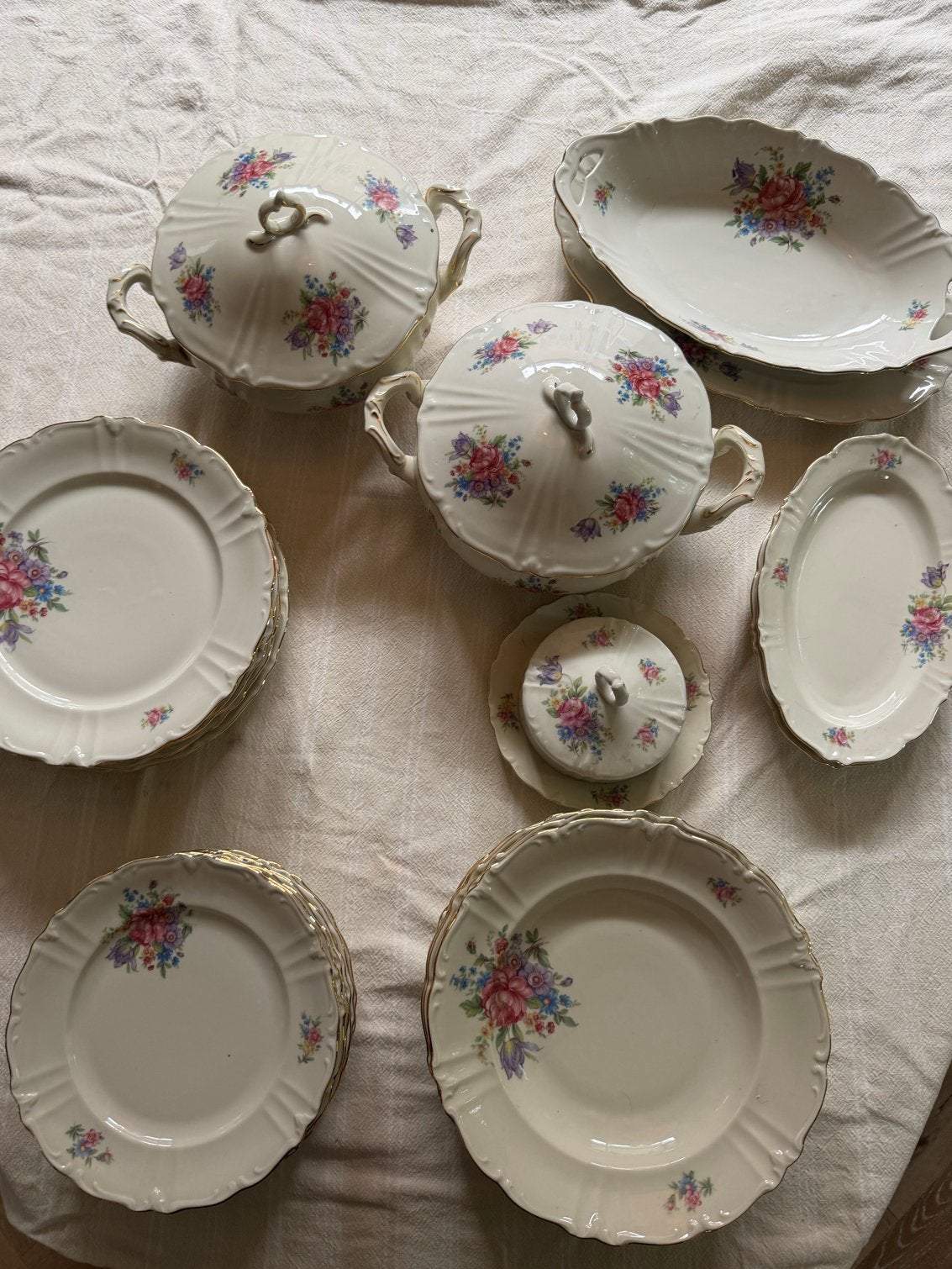 Titania Barok vintage servies met bloemmotief en gouden rand, Ophalen of Verzenden