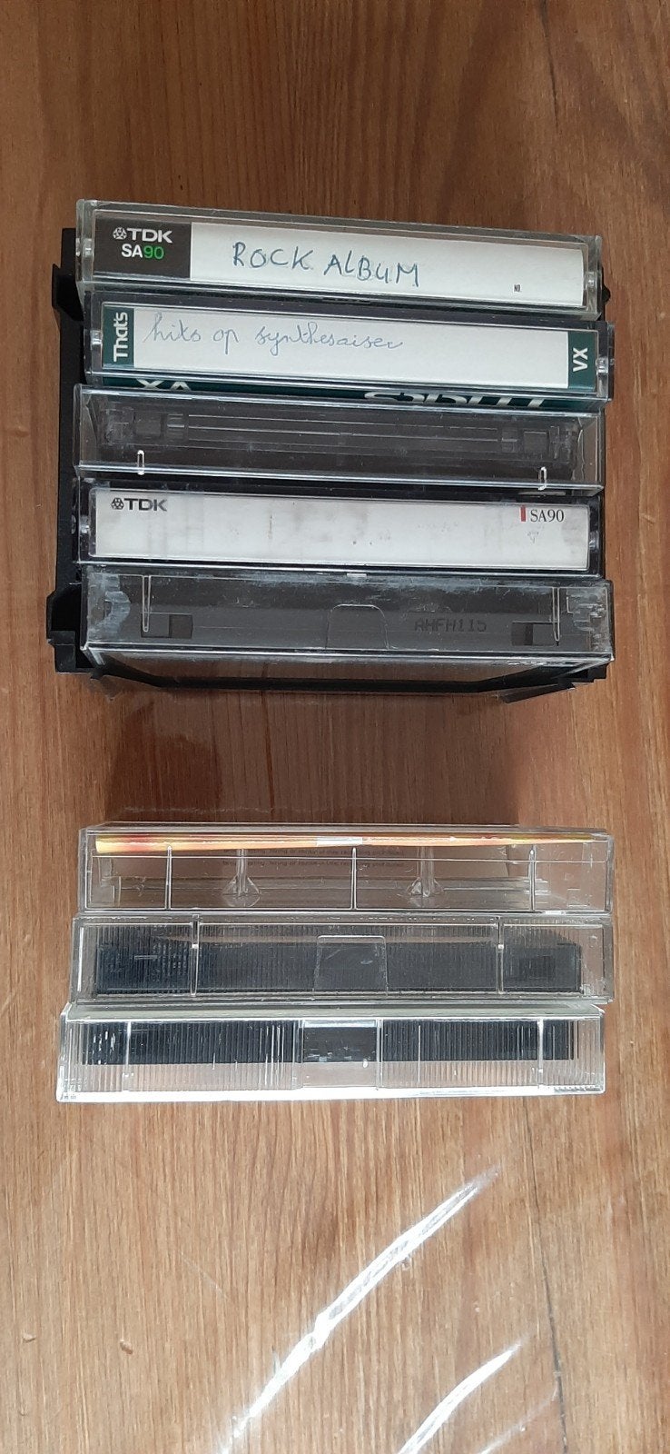 Cassettebandjes met houder retro/youngtimer, Cd's en Dvd's, Gebruikt, 2 t/m 25 bandjes, Ophalen of Verzenden, Voorbespeeld