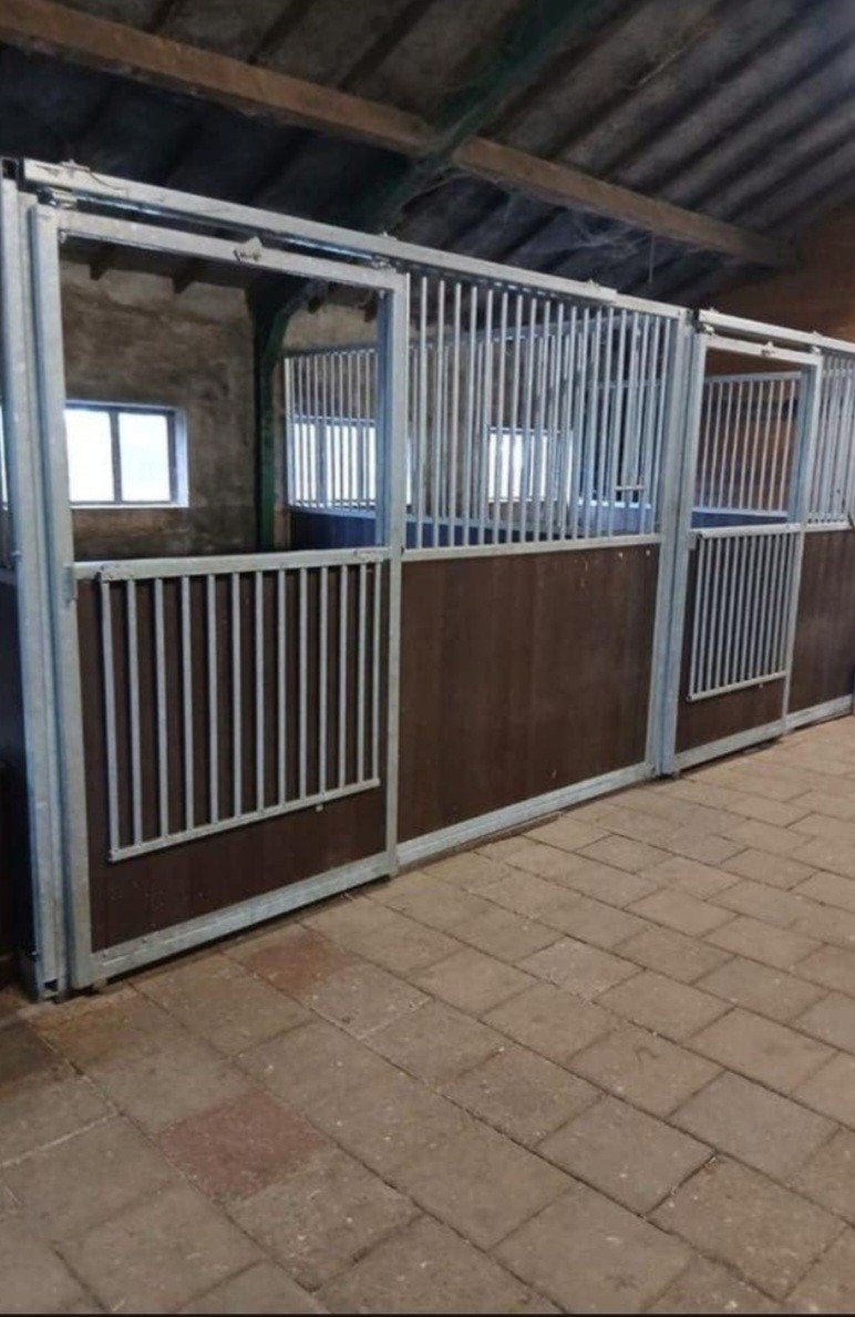 2 stallen beschikbaar op privéstal op top locatie, Weidegang, 2 of 3 paarden of pony's