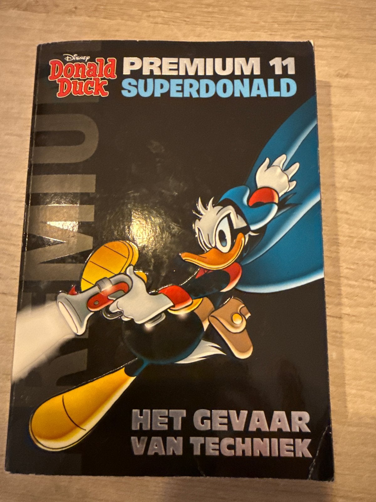 Donald Duck Premium 11 Superdonald: Het Gevaar van Techniek, Boeken, Eén stripboek, Ophalen of Verzenden, Gelezen