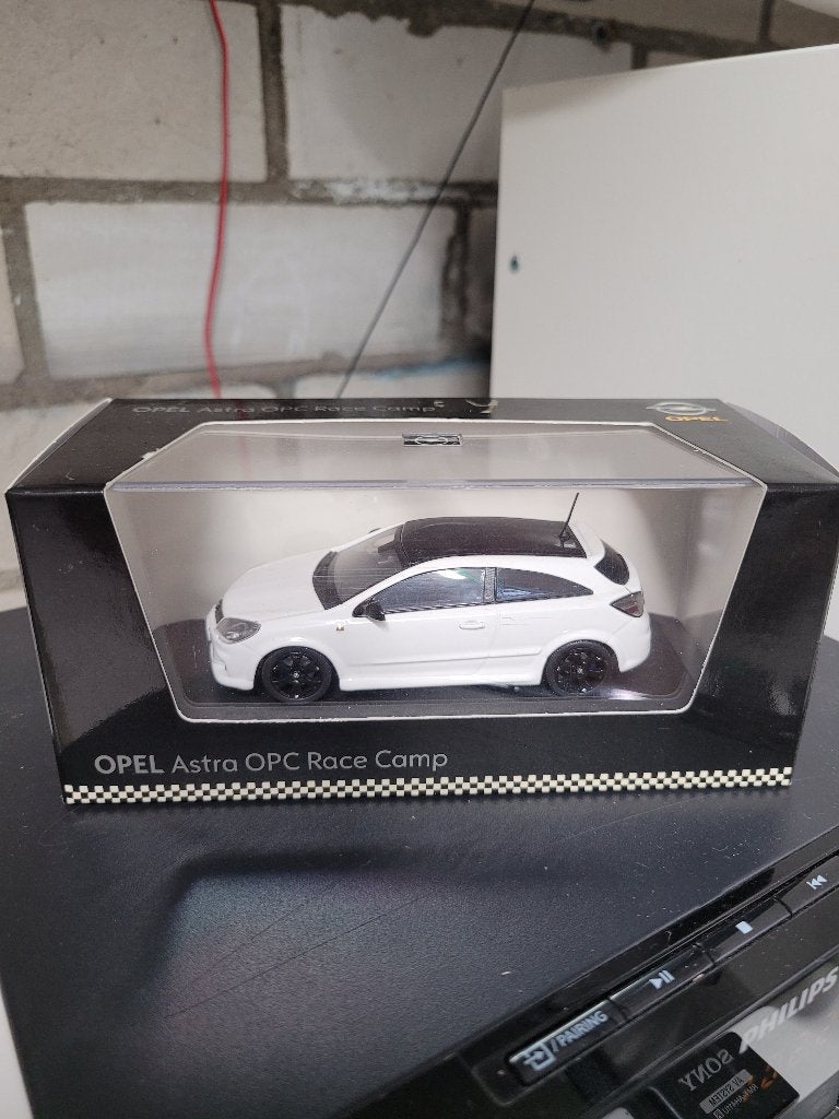 opel astra h race camp opc minichamps 1:43, Ophalen of Verzenden, Zo goed als nieuw, Auto, MiniChamps