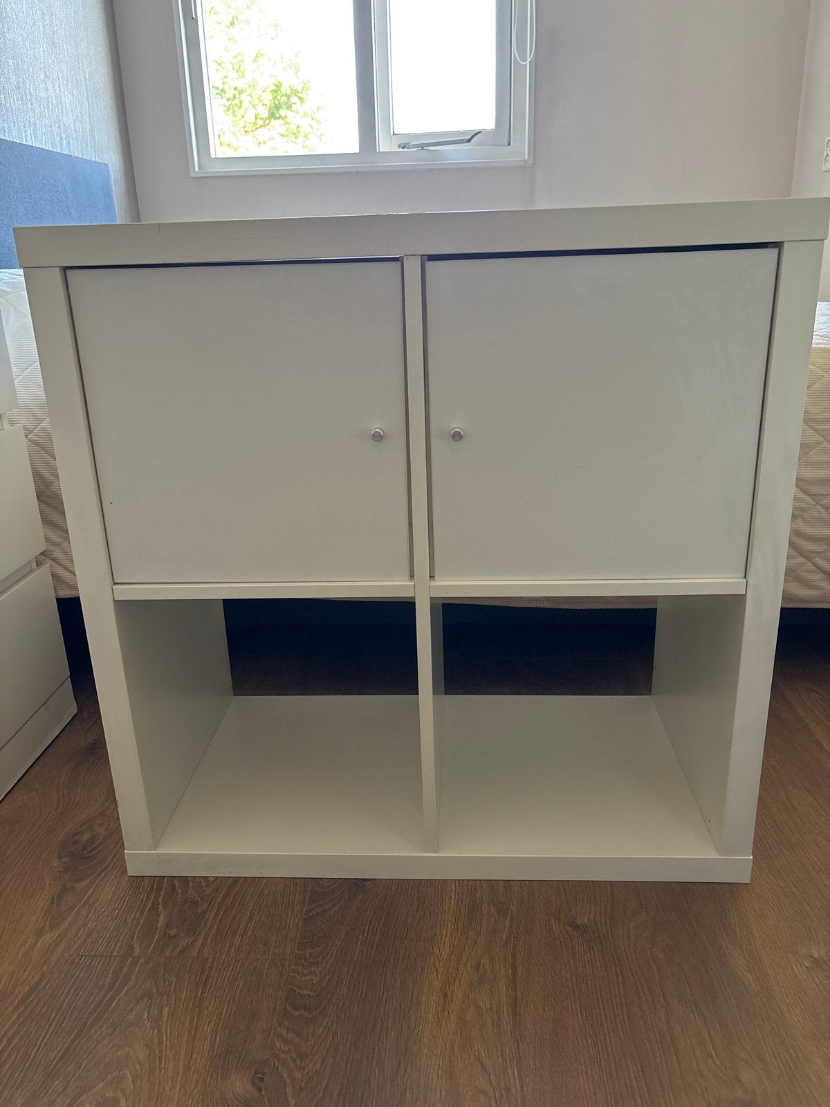 Kallax, witte opbergkast met 4 vakken en 2 deurtjes (Ikea), Ophalen, Gebruikt