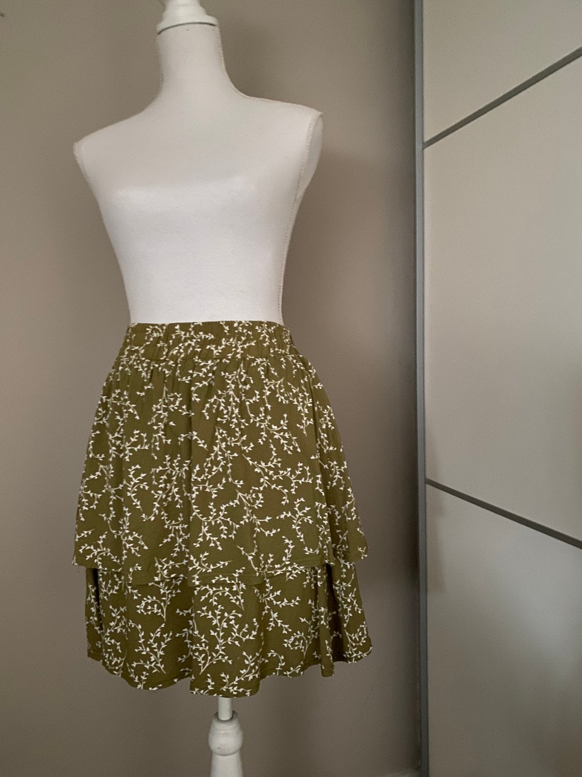 Rokje met stroken groen maat 42, Kleding | Dames, Rokken, Maat 42/44 (L), Ophalen of Verzenden, Zo goed als nieuw, Boven de knie