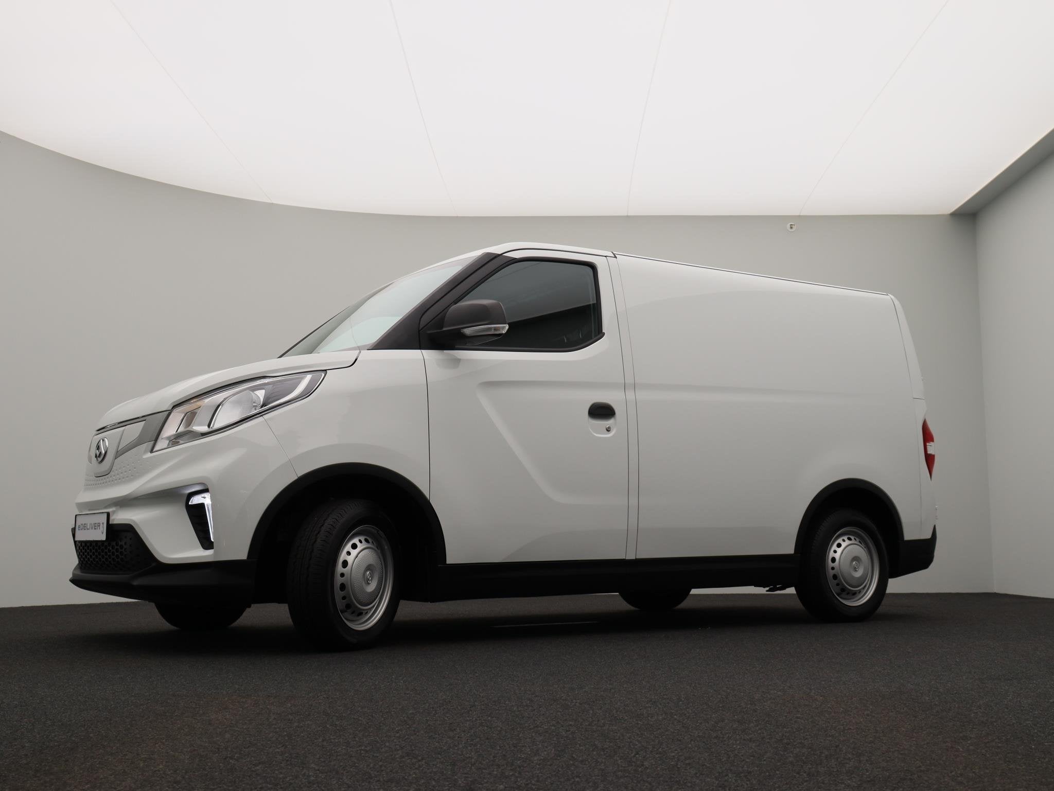 Maxus eDeliver 3 SWB 50 kWh Vloer & Wandbetimmering | DEMO |, Auto's, Dealer onderhouden, Stof, 1595 kg, Met garantie (alle)