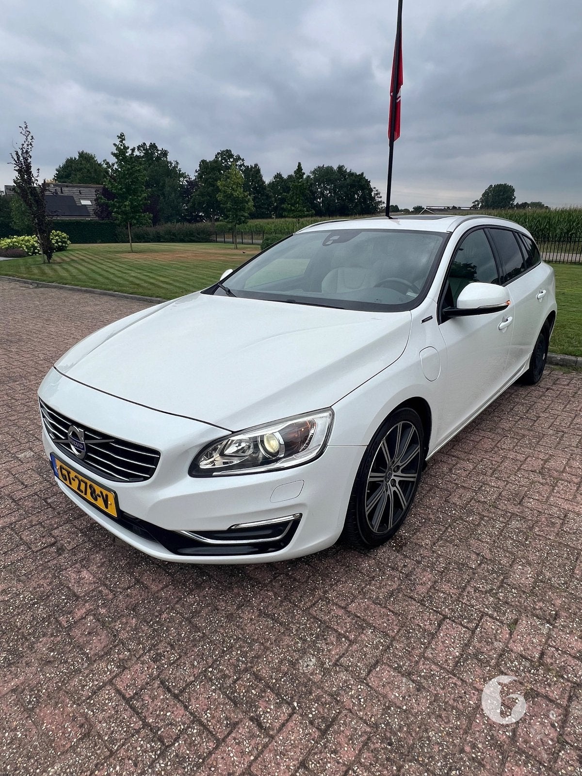 Volvo V60 D5 Twin Engine 231pk Geartronic AWD Plug In Hybrid, Auto's, Automaat, 1800 kg, Wit, Vierwielaandrijving