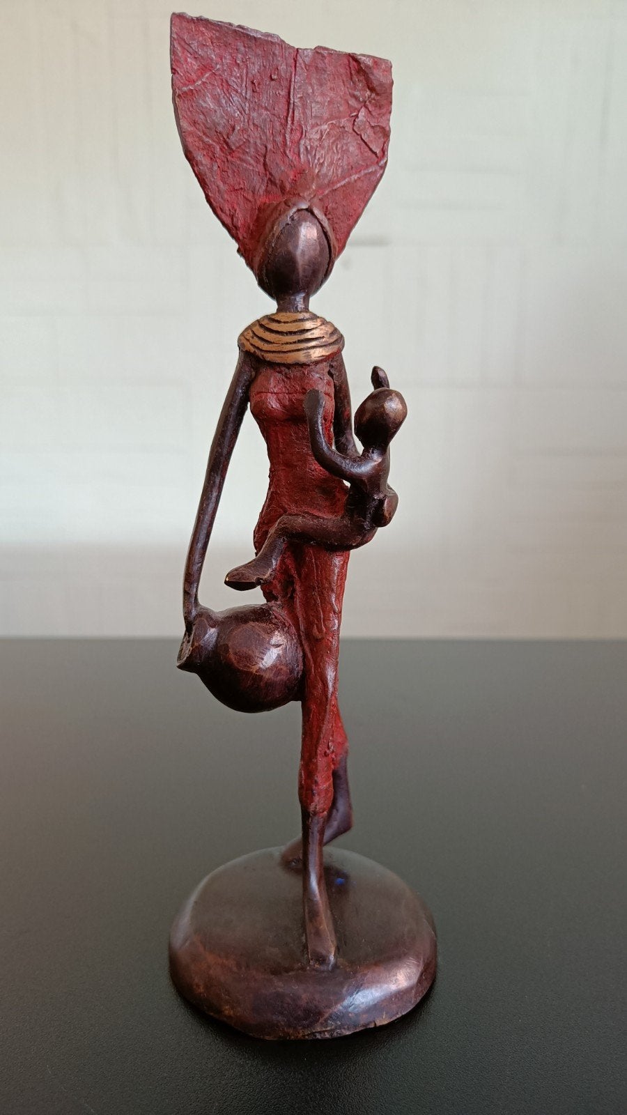 Vtg.bronzen Afrikaans beeldje moeder met kind en waterkruik., Ophalen of Verzenden