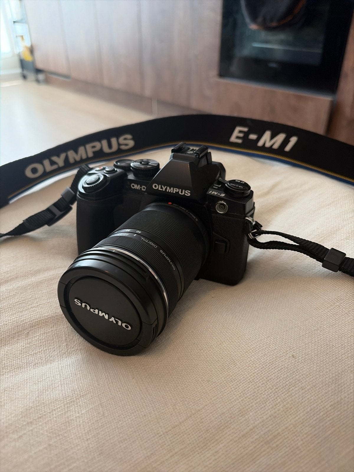 Olympus E-M1 systeemcamera in perfecte staat, Ophalen of Verzenden, Zo goed als nieuw, Olympus, Draagriem