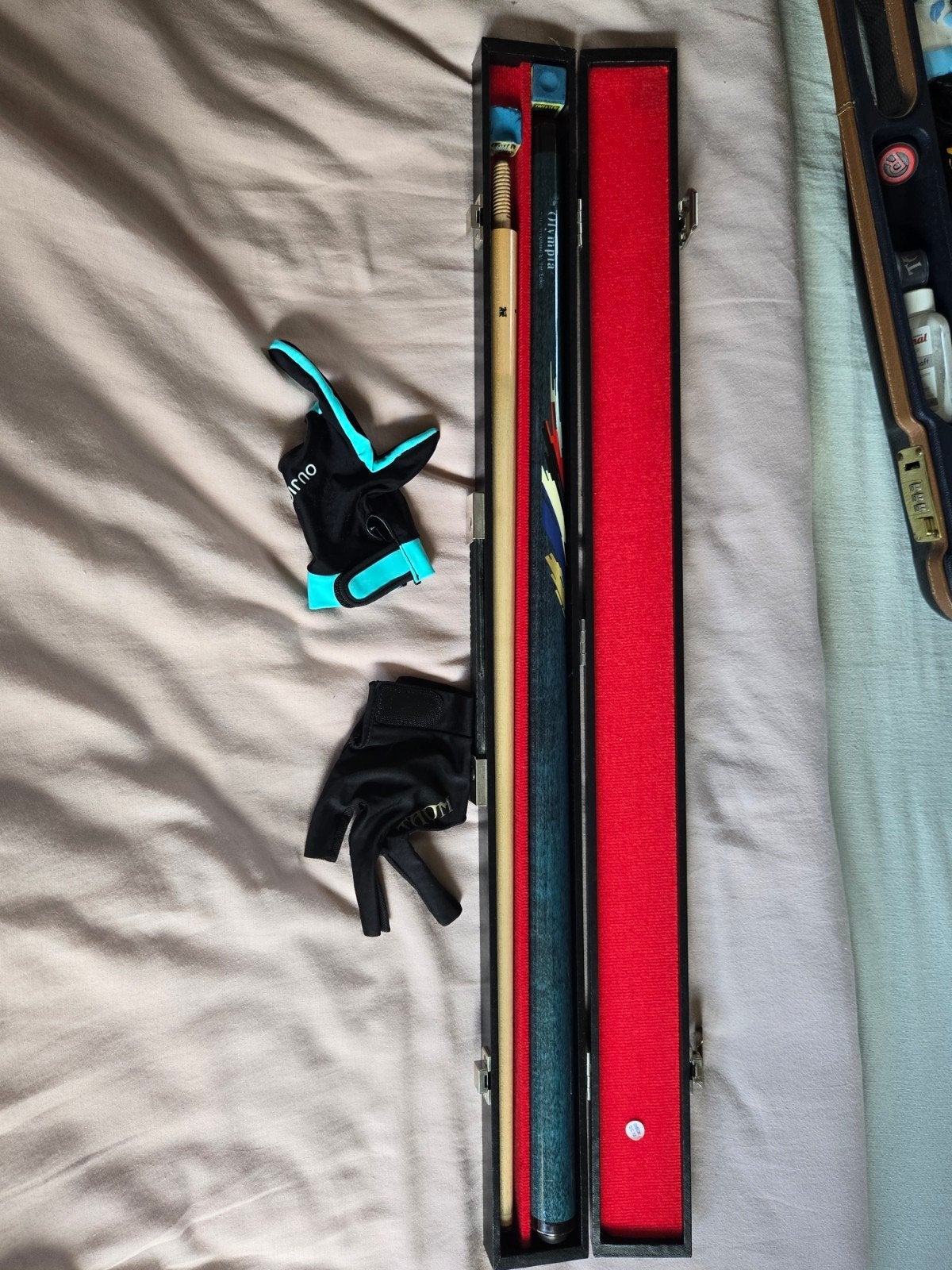Biljartkeu met koffer en handschoenen, Sport en Fitness, Biljarten en Poolen, Ophalen of Verzenden, Gebruikt, Keu of Ballen
