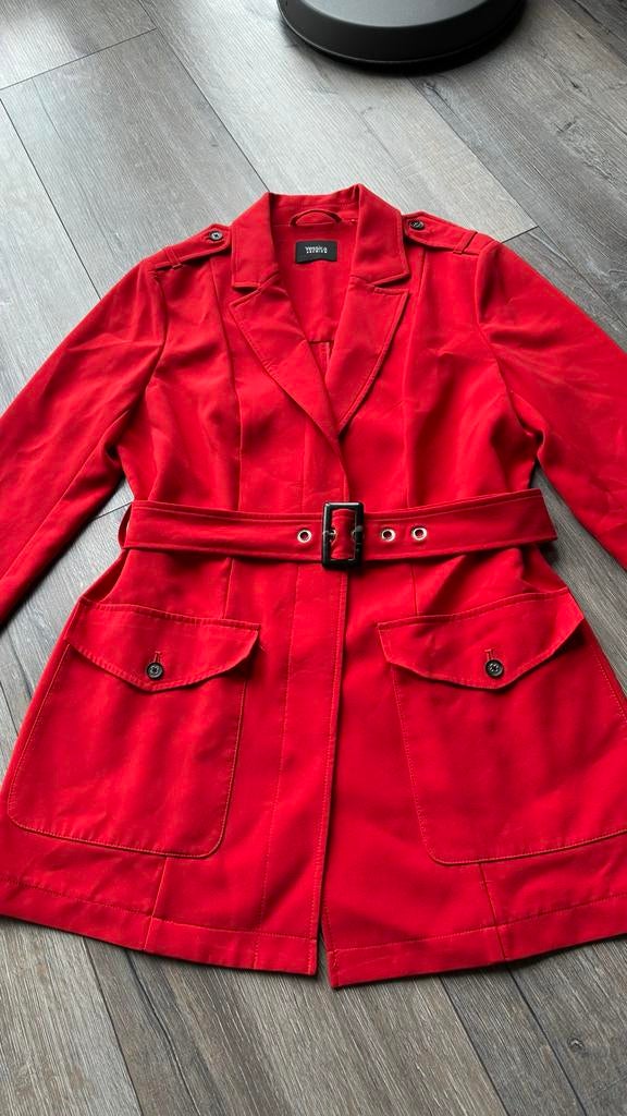 Nieuwe rode jas van C&A, maat S/M, Kleding | Dames, Ophalen of Verzenden, Zo goed als nieuw, Rood