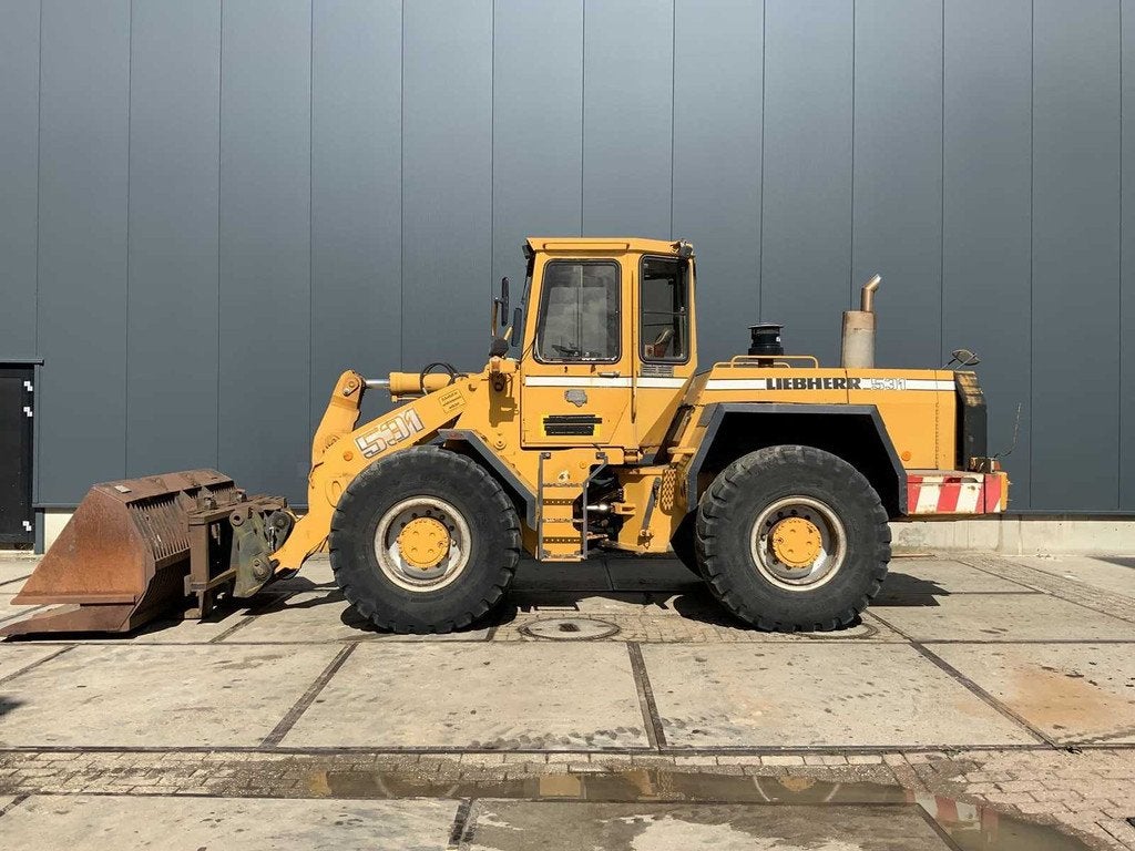 Liebherr - L531 met vorken en graafbak - Shovel, Zakelijke goederen, Machines en Bouw | Kranen en Graafmachines, Wiellader of Shovel
