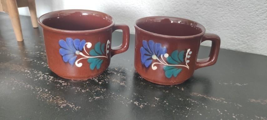 Vintage aardewerk mokken kommen bruin bloem 2x, Ophalen of Verzenden, Zo goed als nieuw, Kom(men), Overige stijlen
