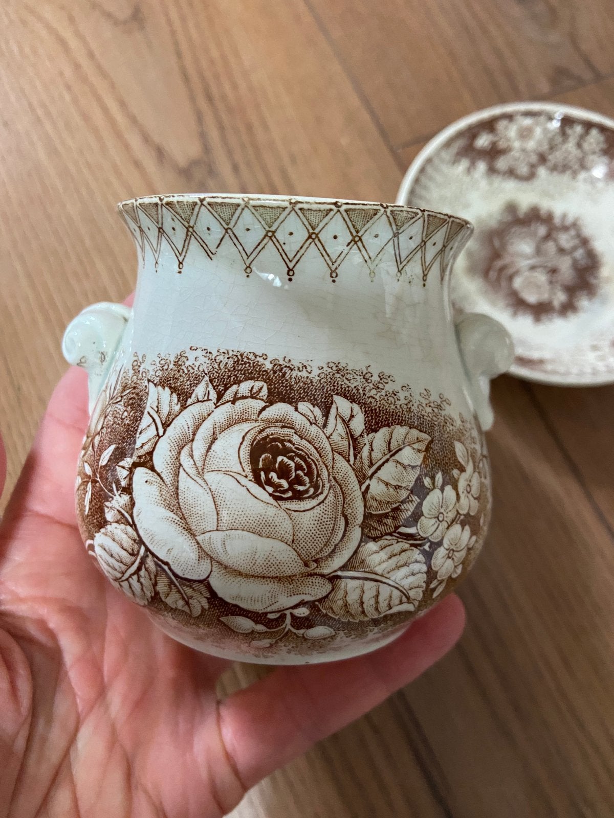Oud antiek aardewerk kinderservies bruin roos jardiniere V&B, Ophalen of Verzenden