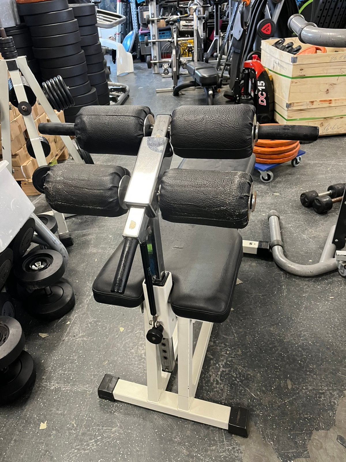 Technogym isotonic buik bank verstelbaar wit, Buik, Buik bank, Fitnessbank, Isotonic