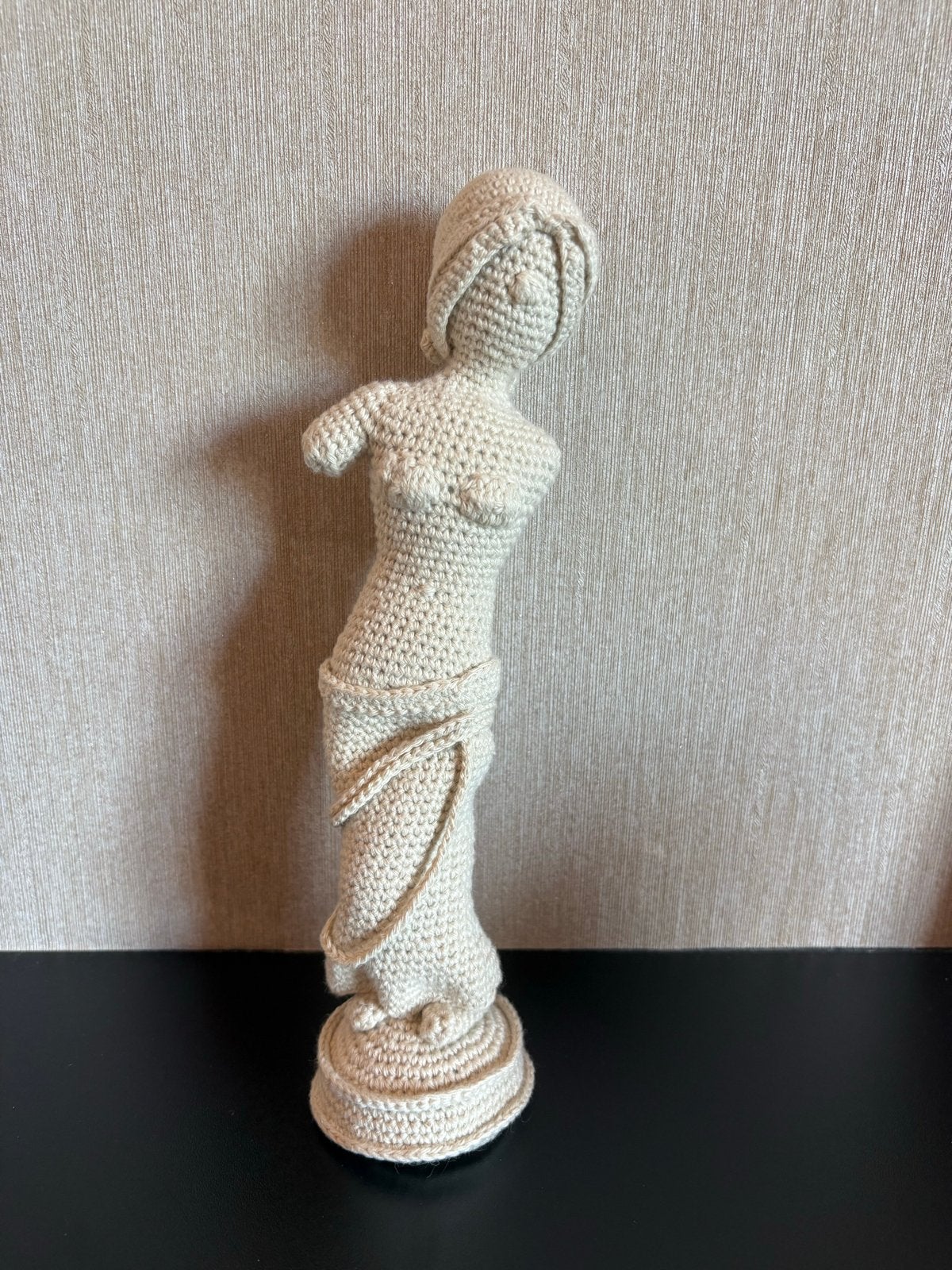 Gehaakte Venus van Milo - Uniek handgemaakt beeld, Antiek en Kunst, Ophalen of Verzenden, Handgemaakt, 20 - 50 cm, Overige materialen