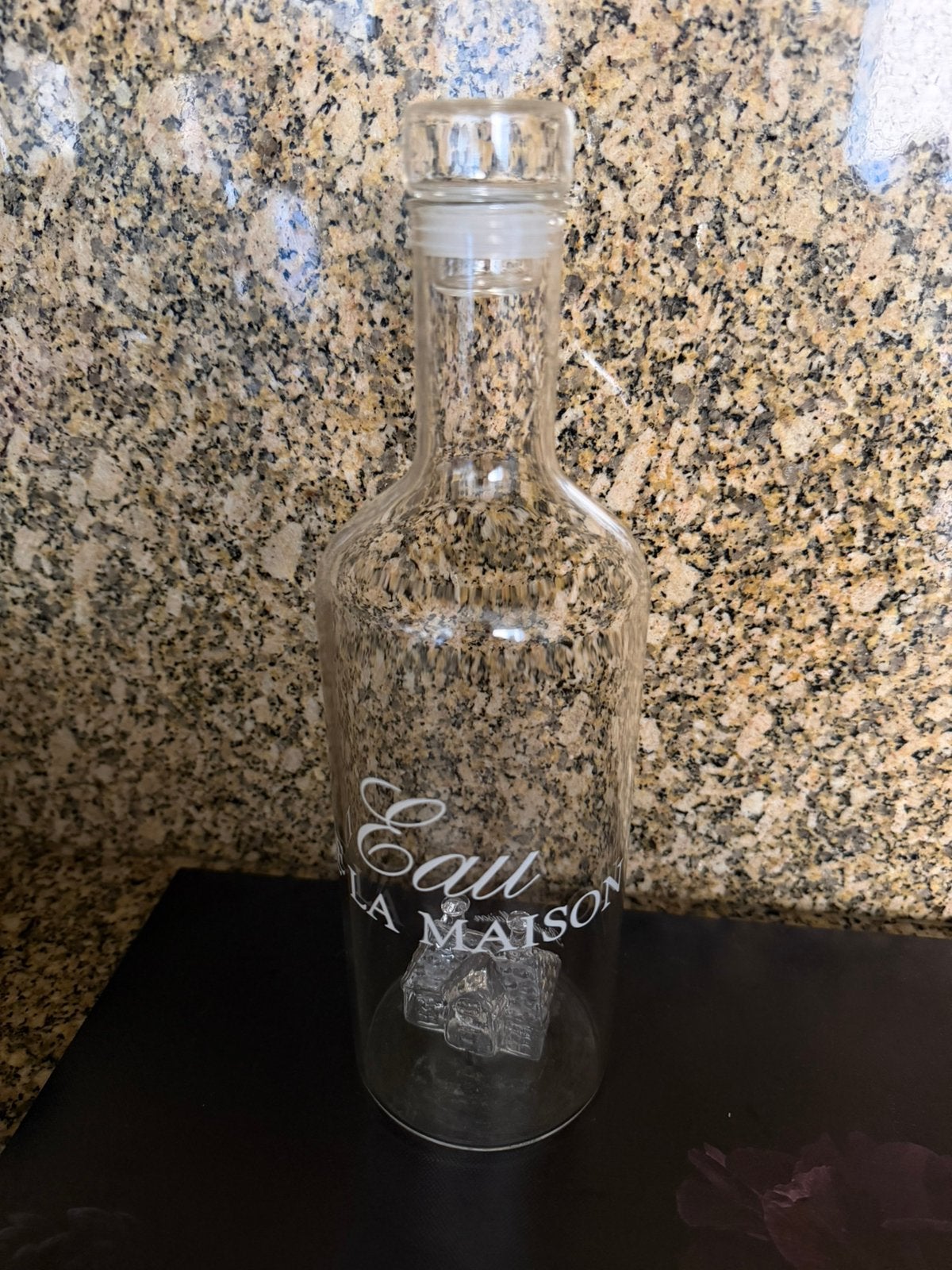 Riviera Maison water karaf/fles, Nieuw, Inclusief decoratie, Glas, 9 cm