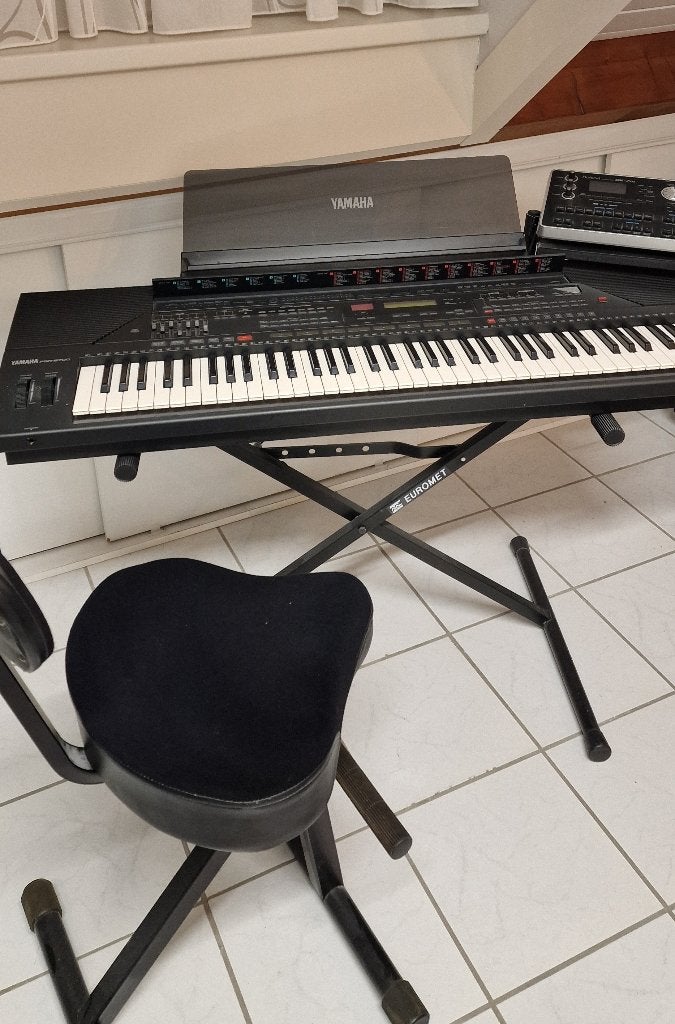 Te koop tegen elk aannemelijk bod, Ophalen, Gebruikt, 76 toetsen, Roland