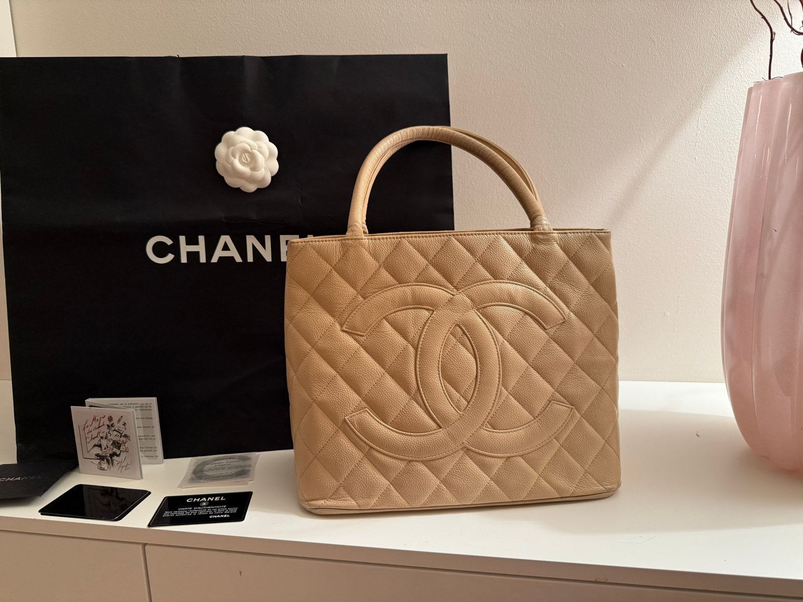 Chanel Medaillon handtas in perfecte staat, Ophalen, Zo goed als nieuw, Beige, Handtas