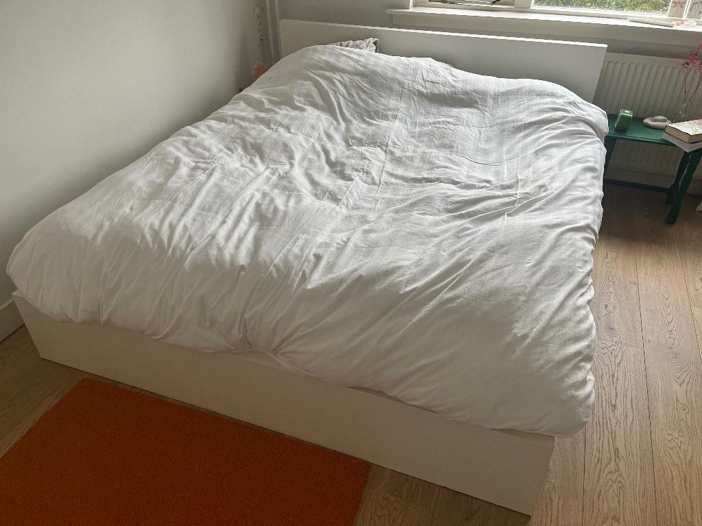 Bed, Huis en Inrichting, Slaapkamer | Bedden, Ophalen, Gebruikt, Wit, Moder, clean bed.